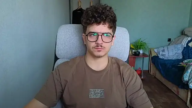 Remy Miles online show from November 15, 7:54 am