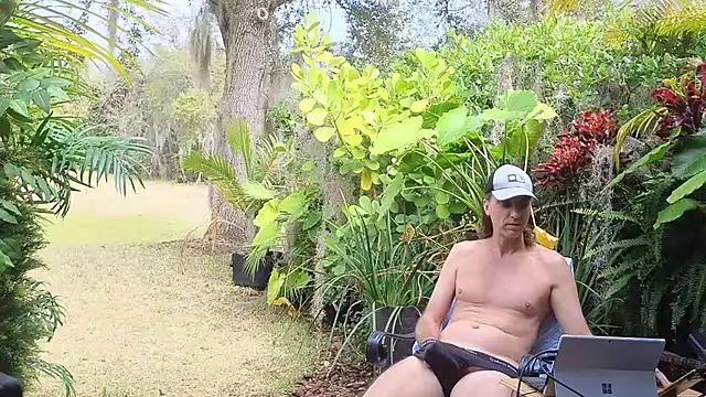 Snapshot of eliberator1777 chatting on February 7, 6:02 pm eliberator1777 online show from February 7, 6:02 pm