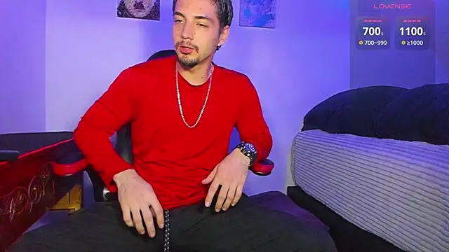 Snapshot of Alex_smith00 chatting on January 26, 9:18 pm Alex smith00 online show from January 26, 9:18 pm