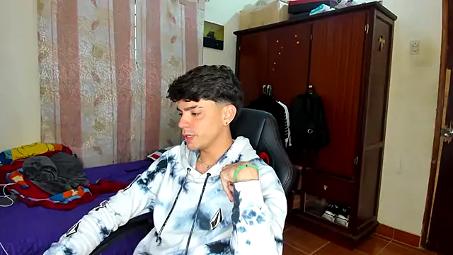 dylancrugerx online show from January 2, 8:46 pm