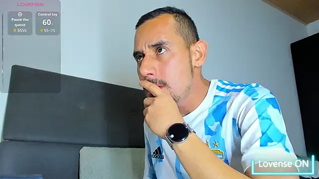 jhonyalzate2 online show from December 16, 3:46 am