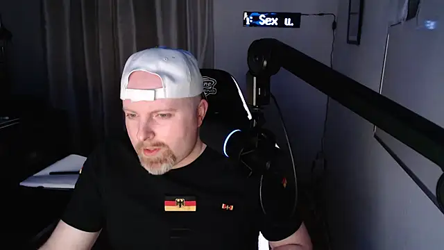 DerPornoPete online show from February 12, 11:41 pm