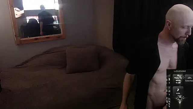 MaxRouger online show from March 26, 5:11 am