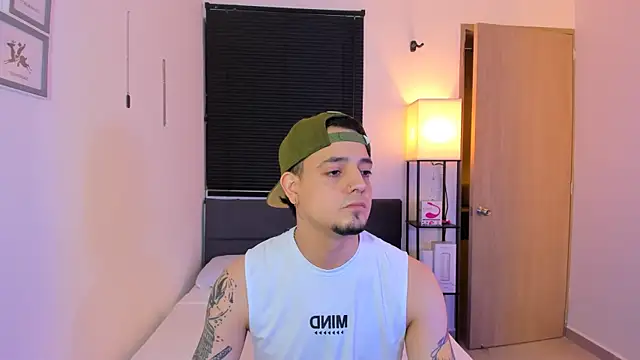 alejandro calderon1 online show from April 23, 7:02 am