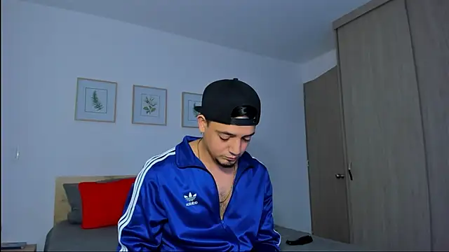 alejandro calderon1 online show from December 2, 5:21 am