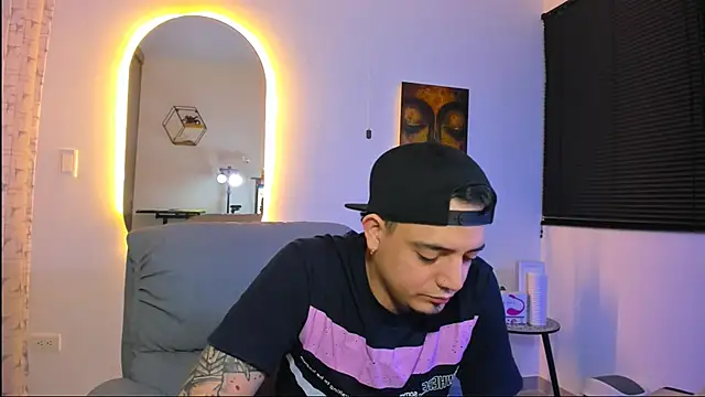 alejandro calderon1 online show from February 22, 7:32 am