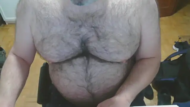 mikeyhotbear online show from December 5, 7:26 am