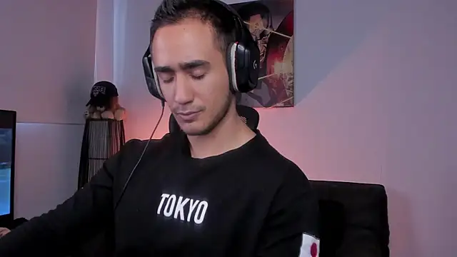 Snapshot of AlexRivera6 chatting on February 1, 10:23 pm AlexRivera6 online show from February 1, 10:23 pm