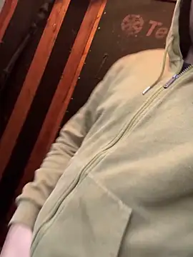 Snapshot of marhi32 chatting on October 27, 10:45 pm marhi32 online show from October 27, 10:45 pm