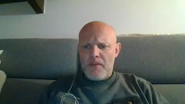 davigochi77bcn online show from February 6, 6:27 pm