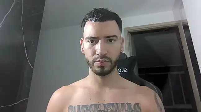 Snapshot of Dangerous-Men chatting on February 18, 3:53 am Dangerous-Men online show from February 18, 3:53 am