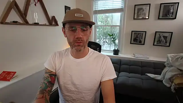 BradBronton online show from February 18, 7:33 pm