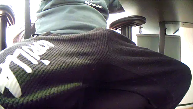 Raptor0061 online show from April 26, 2:36 pm