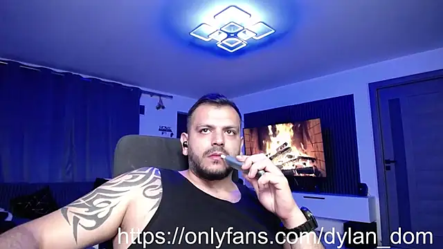 dyllan dom  online show from May 2, 10:56 pm