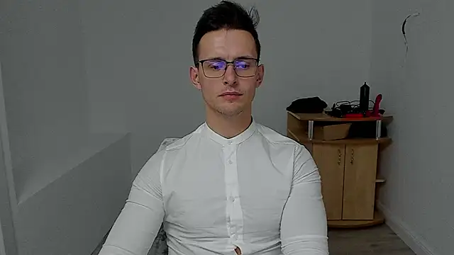 sexxymuscles4u online show from December 5, 2:44 pm