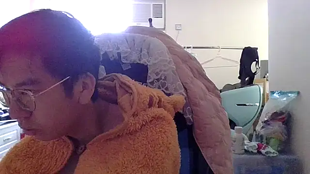 Snapshot of charlie_xdd chatting on March 8, 3:26 am charlie xdd online show from March 8, 3:26 am