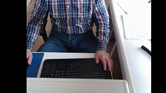 dutchpornking online show from February 1, 8:39 am