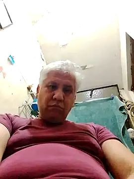 Momlover2022 online show from April 21, 5:30 pm