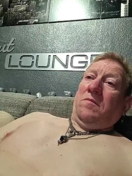 tomtom111111 online show from March 17, 9:39 pm