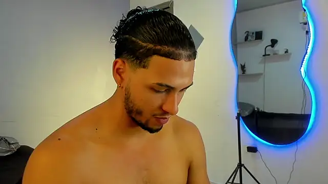 Kris Khalifa69 online show from February 13, 5:40 pm