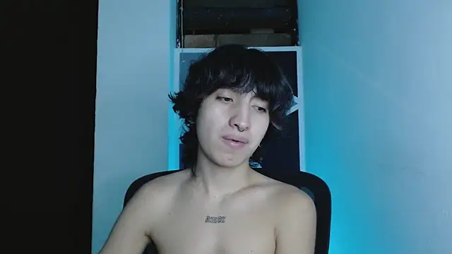 littlextreme online show from April 18, 4:14 am