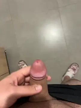 Snapshot of Vld121 chatting on February 23, 6:52 pm Vld121 online show from February 23, 6:52 pm