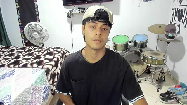 Snapshot of Zack_falcon chatting on October 22, 3:32 am Zack falcon online show from October 22, 3:32 am