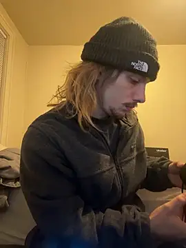 Snapshot of trippyski chatting on February 13, 1:29 am trippyski online show from February 13, 1:29 am