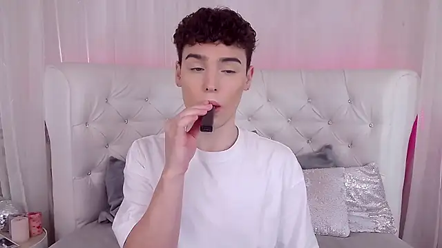 RobbyCharming online show from September 24, 3:50 am