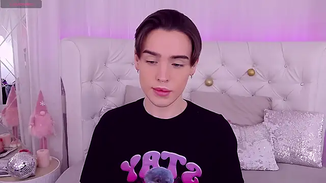 RobbyCharming online show from December 15, 6:48 pm