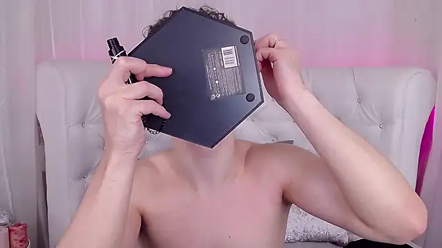 RobbyCharming online show from October 17, 3:43 am