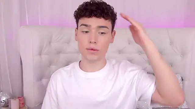 RobbyCharming online show from September 18, 3:30 am