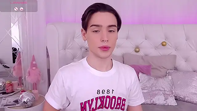 RobbyCharming online show from December 14, 6:52 pm