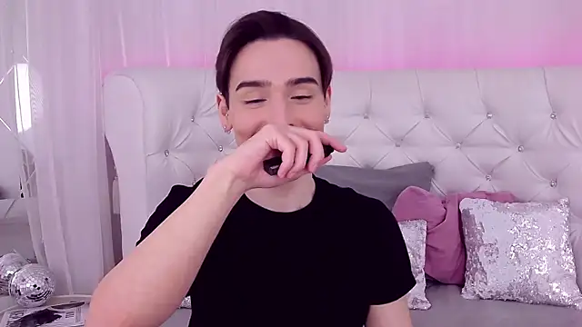 RobbyCharming online show from March 1, 7:48 pm