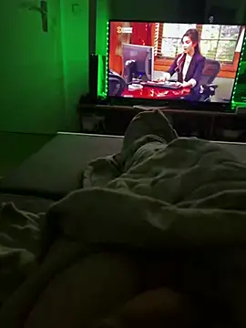 Snapshot of David19932908 chatting on December 11, 6:05 pm David19932908 online show from December 11, 6:05 pm