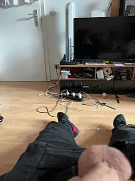 Snapshot of David19932908 chatting on January 13, 2:32 pm David19932908 online show from January 13, 2:32 pm