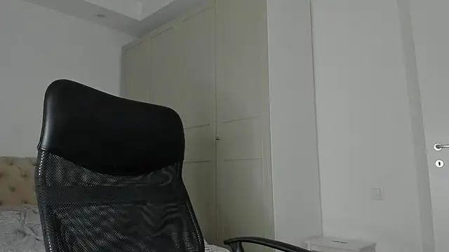 MichaelMasterss online show from April 18, 10:31 pm