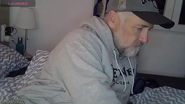 Snapshot of DaddybearVLC chatting on February 14, 10:15 pm DaddybearVLC online show from February 14, 10:15 pm