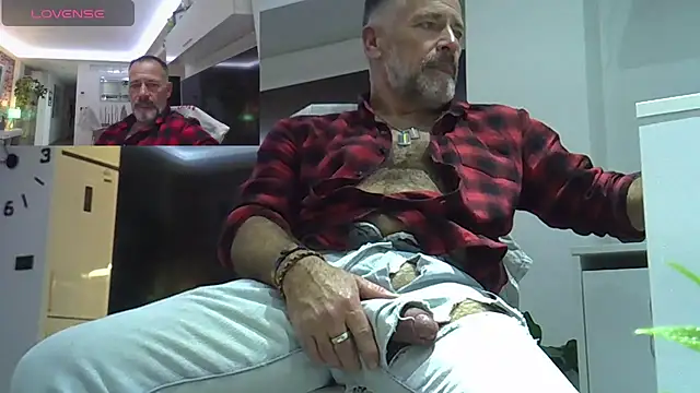 Snapshot of DaddybearVLC chatting on December 14, 7:57 pm DaddybearVLC online show from December 14, 7:57 pm