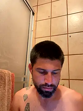 Snapshot of hotraillX chatting on October 6, 4:06 am hotraillX online show from October 6, 4:06 am