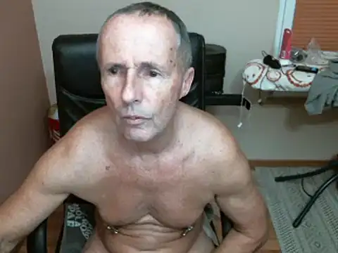 Snapshot of olibrius71 chatting on January 19, 7:58 pm olibrius71 online show from January 19, 7:58 pm