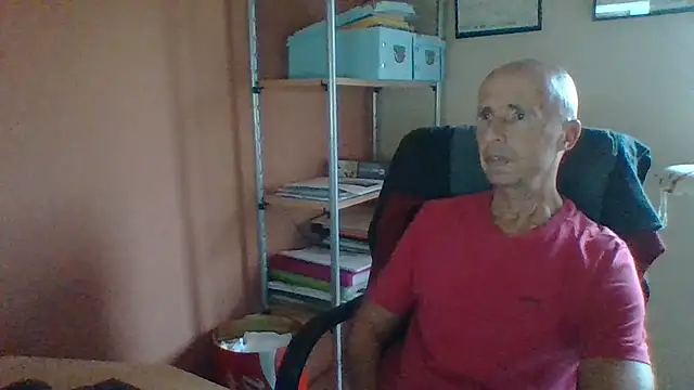 Snapshot of olibrius71 chatting on October 25, 2:52 pm olibrius71 online show from October 25, 2:52 pm