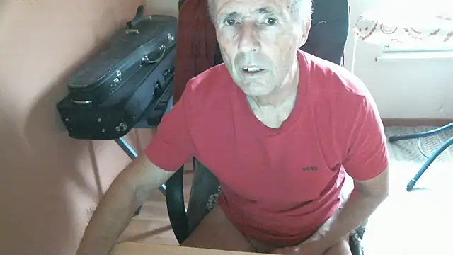 Snapshot of olibrius71 chatting on February 17, 9:46 am olibrius71 online show from February 17, 9:46 am