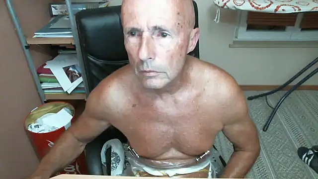 Snapshot of olibrius71 chatting on September 20, 9:04 pm olibrius71 online show from September 20, 9:04 pm