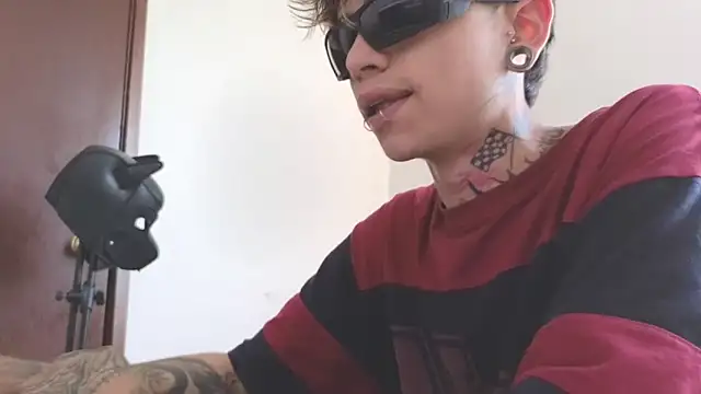 AcidMilo online show from February 21, 9:11 pm