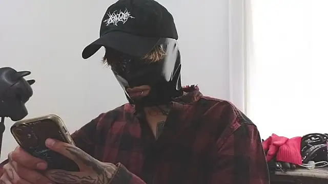 AcidMilo online show from March 4, 8:27 pm