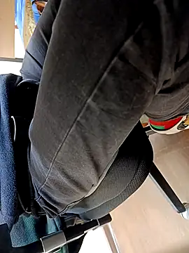 Snapshot of alex89north chatting on March 19, 10:11 am alex89north online show from March 19, 10:11 am