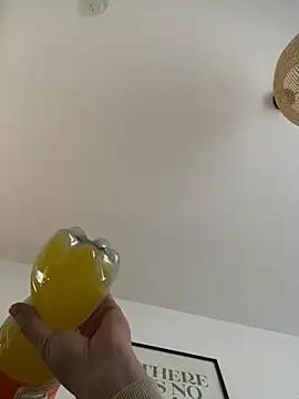 Jonkitzler1 online show from December 19, 10:13 am