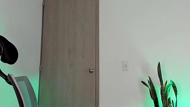  jamesleandros1 online show from February 13, 3:13 am