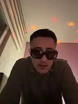 WhiteeMen online show from November 25, 8:44 pm